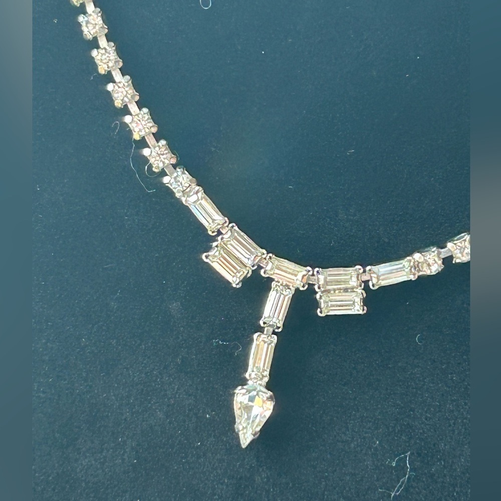 Vintage 1950’s Art Deco Crystal Clear Rhinestone Silver Toned Sparkly Choker. - Picture 3 of 5